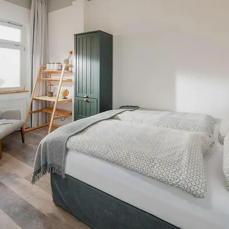 Alexander Roald Amundsen Διαμέρισμα